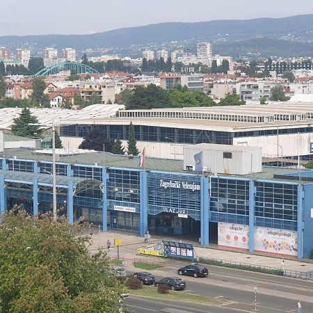 ザグレブApartman Lana ,Froudeova Ulica 3 Nasuprot Zg Velesajmaアパートメント エクステリア 写真