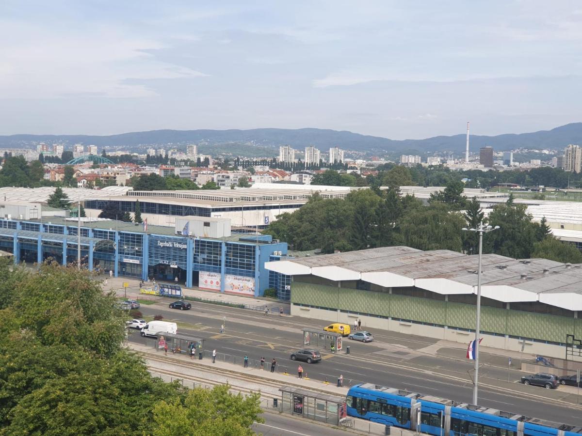 ザグレブApartman Lana ,Froudeova Ulica 3 Nasuprot Zg Velesajmaアパートメント エクステリア 写真